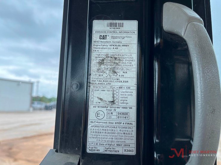 2019-caterpillar-320-image-7