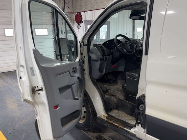 2016-ford-transit-image-14