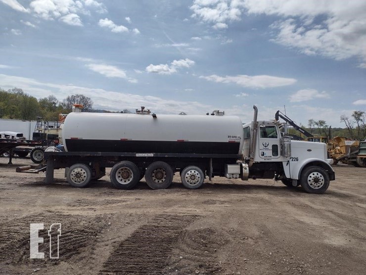 peterbilt-389-image-3