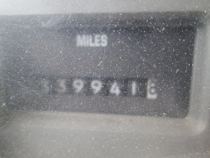 1993-international-8100-image-40