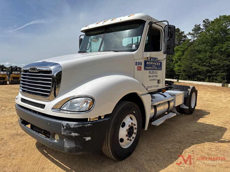 2007-freightliner-s/a-day-cab-truck-tractor-image-4