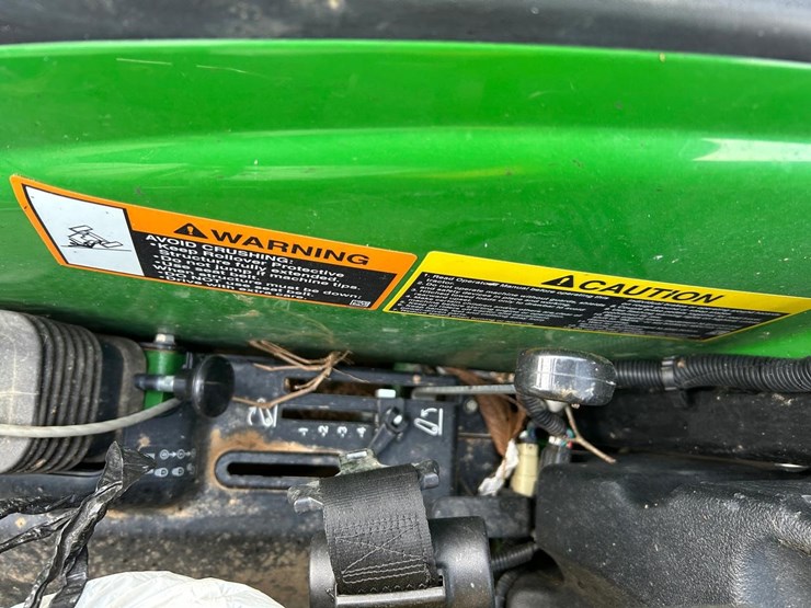 2024-john-deere-4044r-image-32