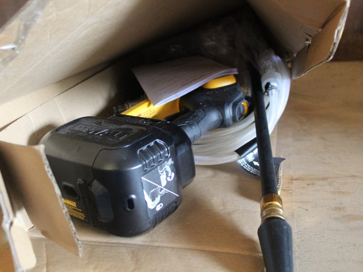 #2017-•-dewalt-550-psi-power-cleaner-image-3