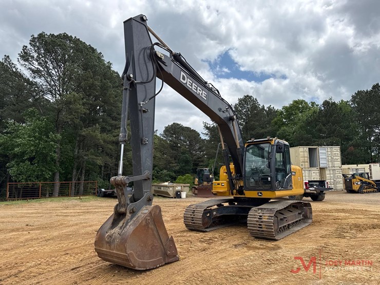 2021-deere-200g-image-2