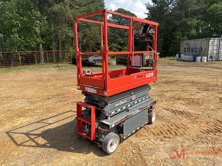 2020-skyjack-sj3219-electric-scissor-lift-image-2