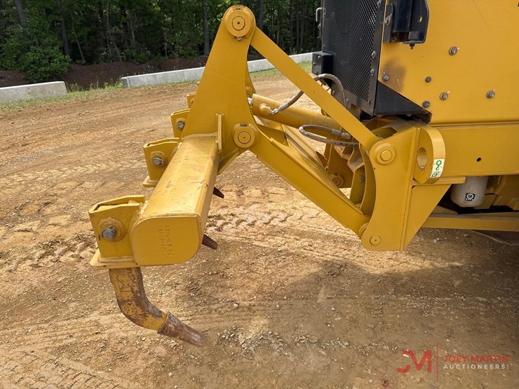 2021-caterpillar-120-image-13