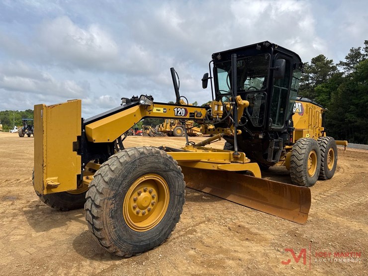2021-caterpillar-120-image-4