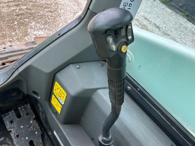 2020-bobcat-t66-image-25