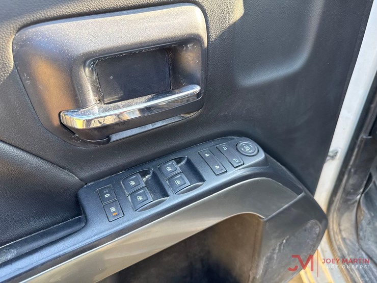 2019-chevrolet-2500-image-16