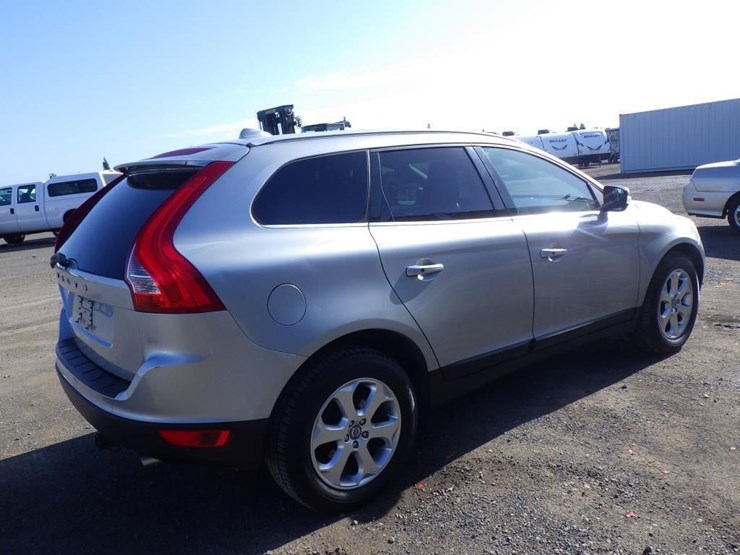 2013-volvo-xc60-image-3