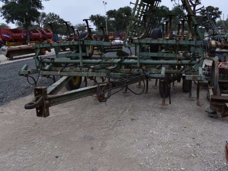 john-deere-1010-image-2