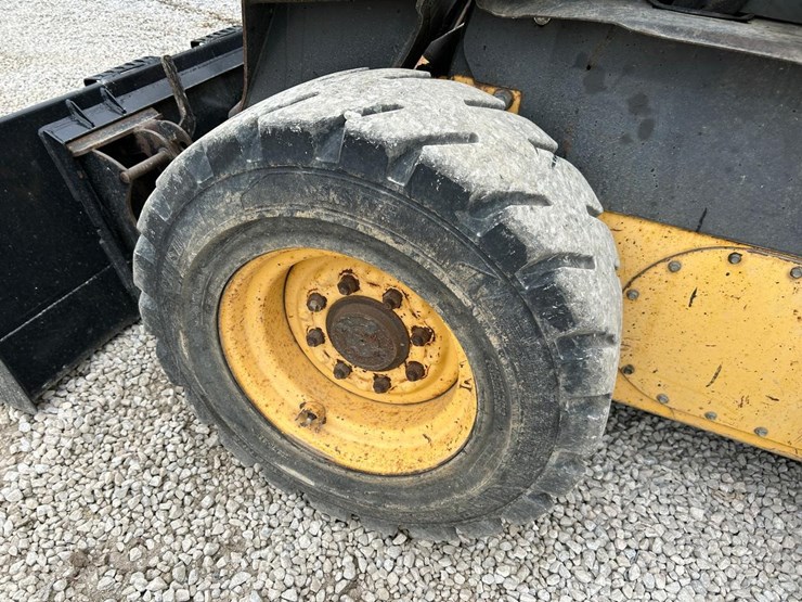 new-holland-l190-image-16