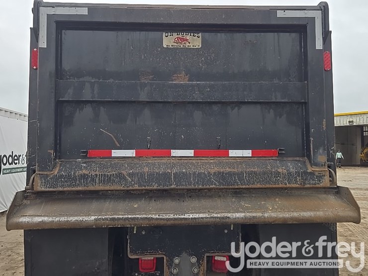 2019-freightliner-108sd-image-39
