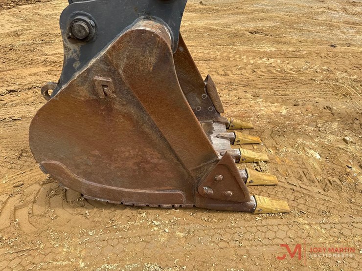 2021-deere-200g-image-12