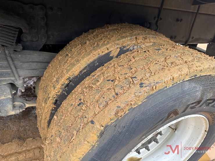 2016-freightliner-114sd-image-9