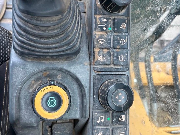 2019-caterpillar-320-image-12