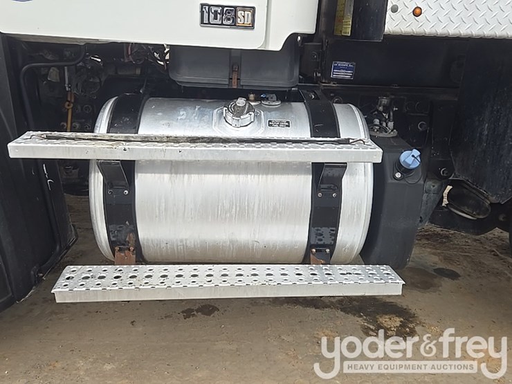 2019-freightliner-108sd-image-52