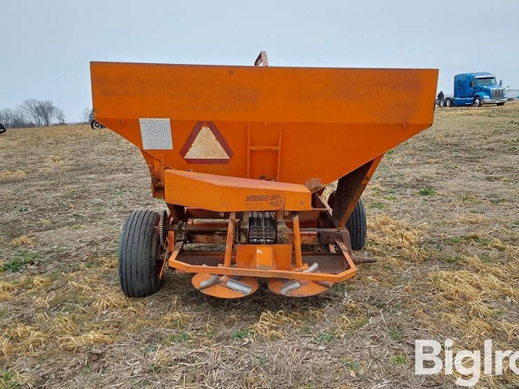willmar-t/a-dry-fertilizer-spreader-image-6