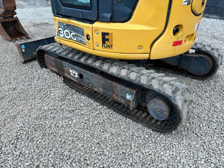 2019-deere-30g-image-16
