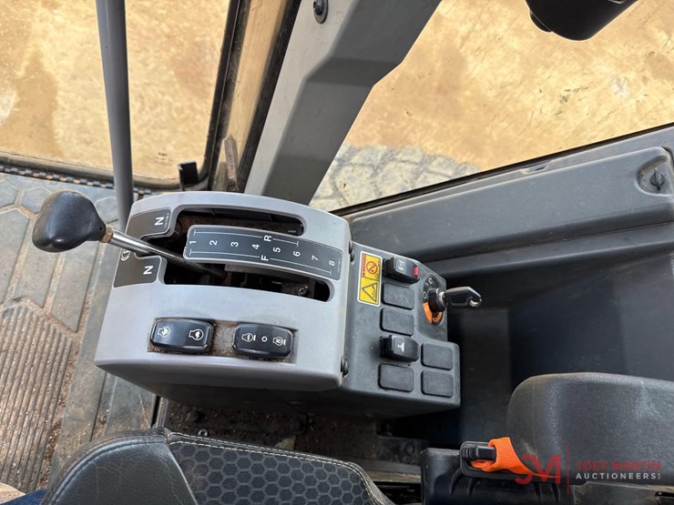 2021-caterpillar-120-image-24