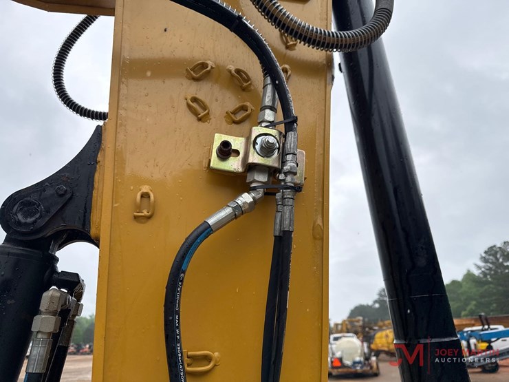 2025-caterpillar-307.5-image-9