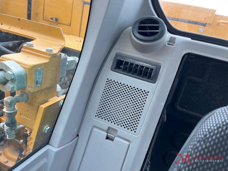 2019-caterpillar-320-image-6