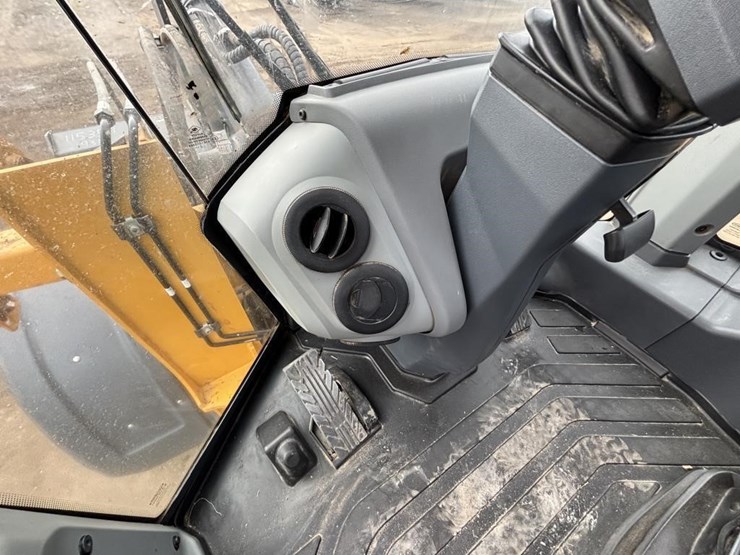 2023-john-deere-544-image-28