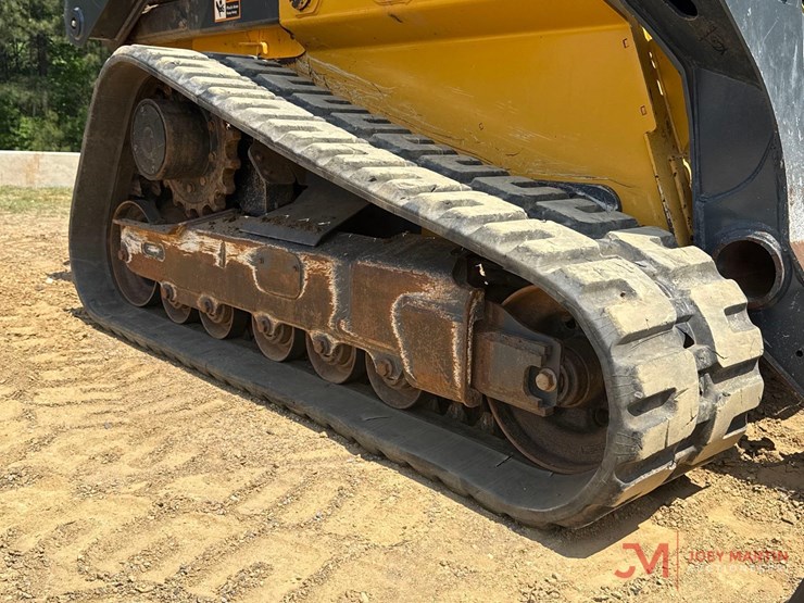 deere-331g-image-10
