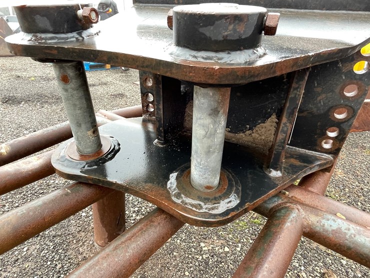 #5045-•-loading-equipment-mounting-bracket-image-4