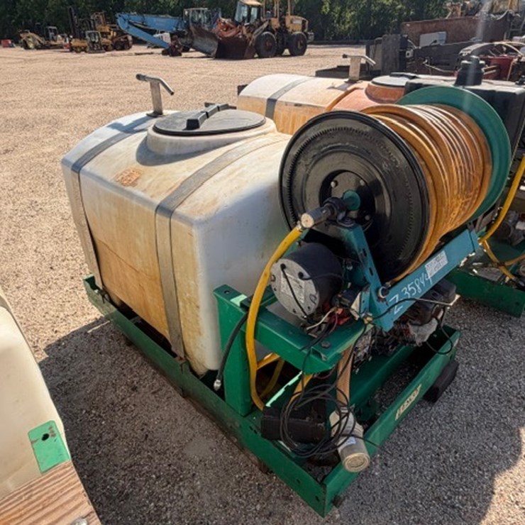 #35844 • 200 GALLON SPRAY TANKS WITH ELECTRIC REELS