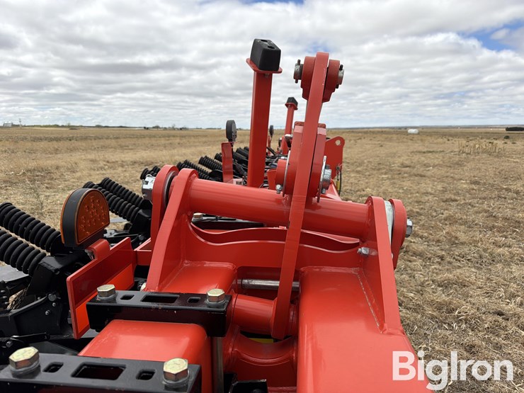 2019-kuhn-gladiator-1205-strip-tiller-image-14