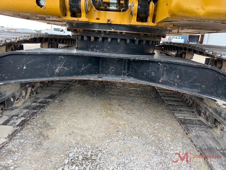 2019-caterpillar-320-image-22