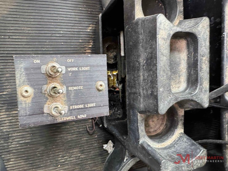 2019-peterbilt-348-image-28