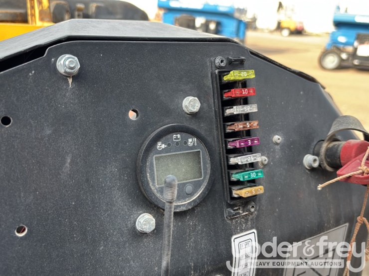 2022-bomag-bmp8500-image-27