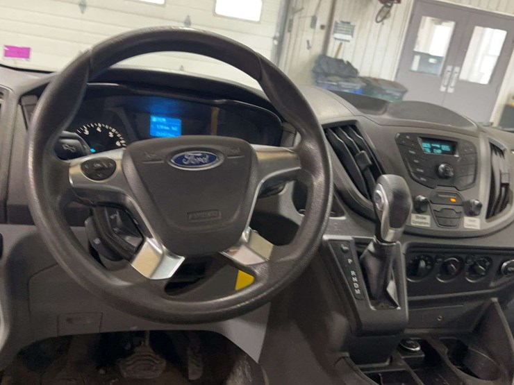 2016-ford-transit-image-12