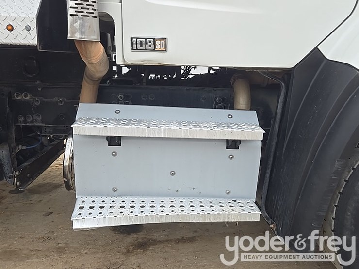2019-freightliner-108sd-image-53