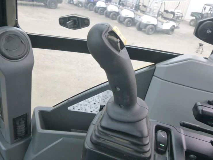 2023-caterpillar-420-xe-image-28