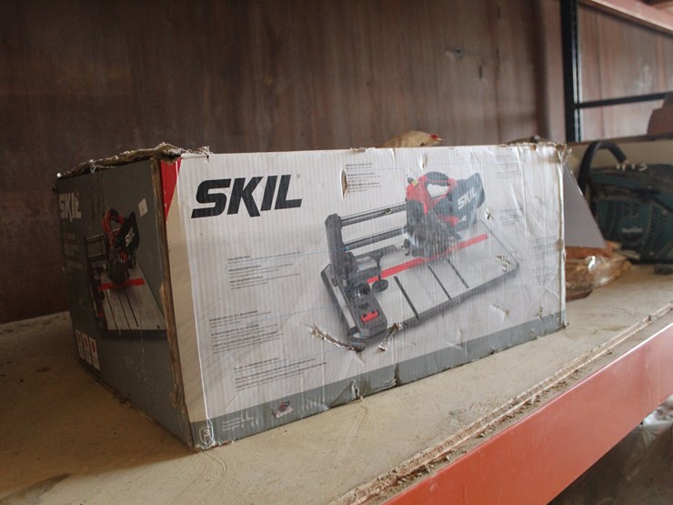 #2013-•-skil-4-3/8in-flooring-saw-with-base-image-2