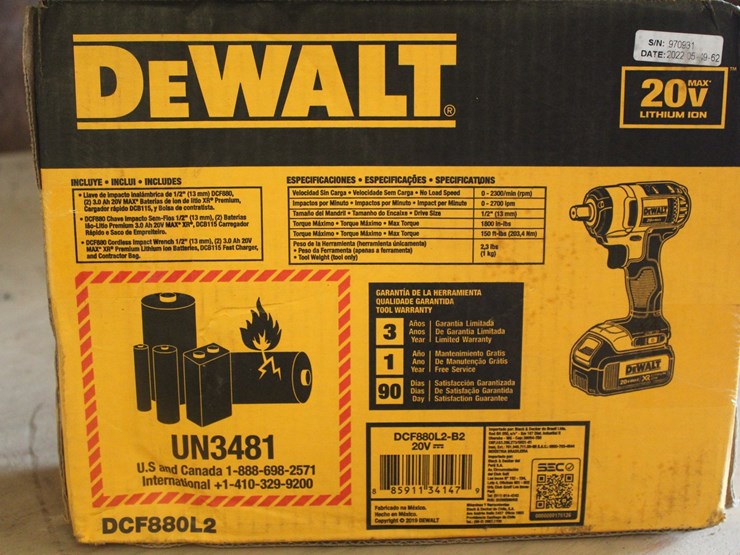 #2006-•-dewalt-1/2-in-cordless-impact-wrench-image-2