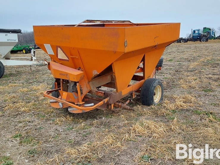 willmar-t/a-dry-fertilizer-spreader-image-5