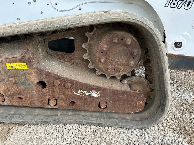 2017-bobcat-t870-image-19