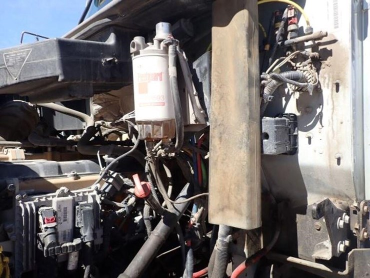 2012-caterpillar-ct660s-image-52