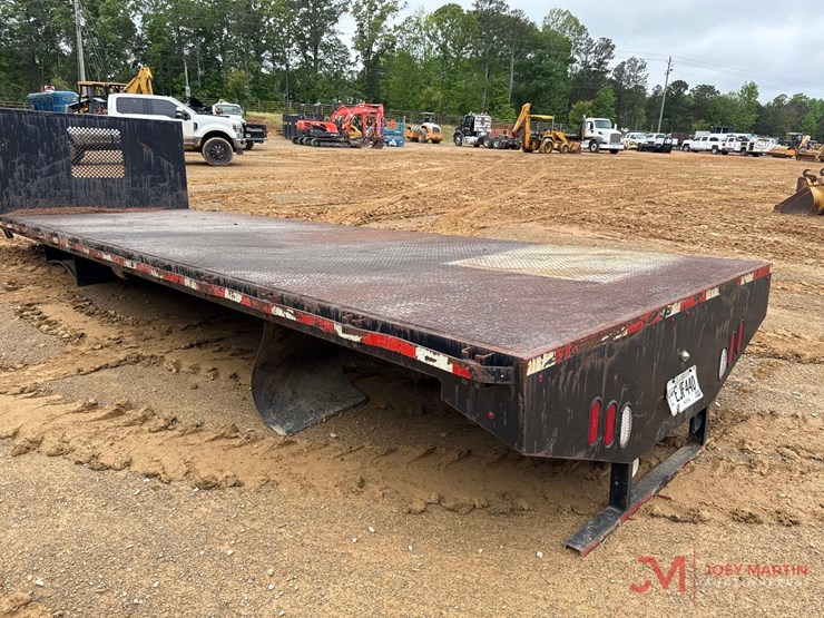 25'-x-7'-7"-truck-flatbed-image-3