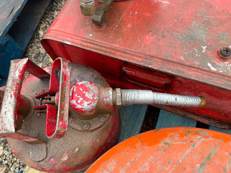 #5086-•-pallet-of-gas-cans-image-12