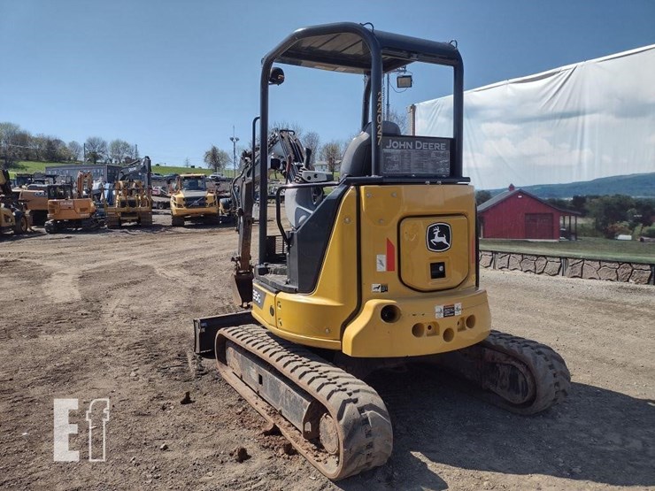 2022-deere-35g-image-44