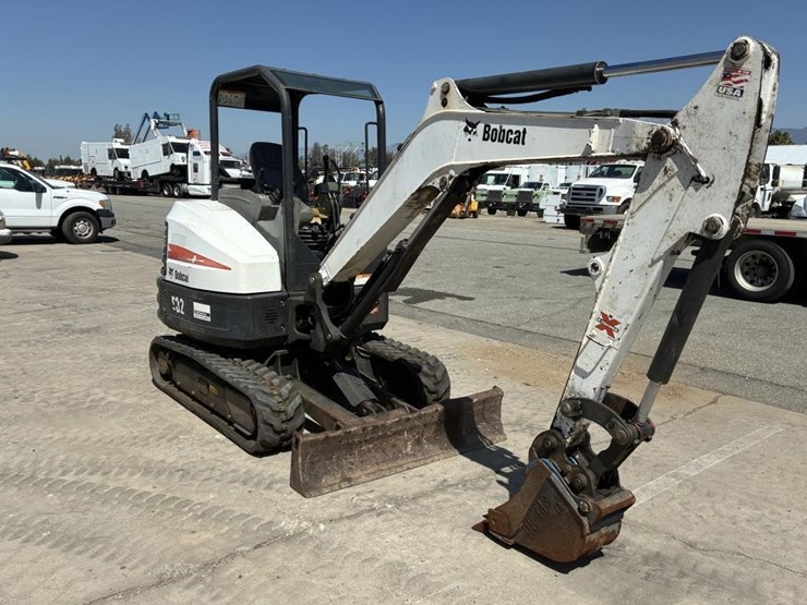 2015-bobcat-e32-image-4