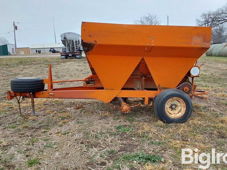 willmar-t/a-dry-fertilizer-spreader-image-8