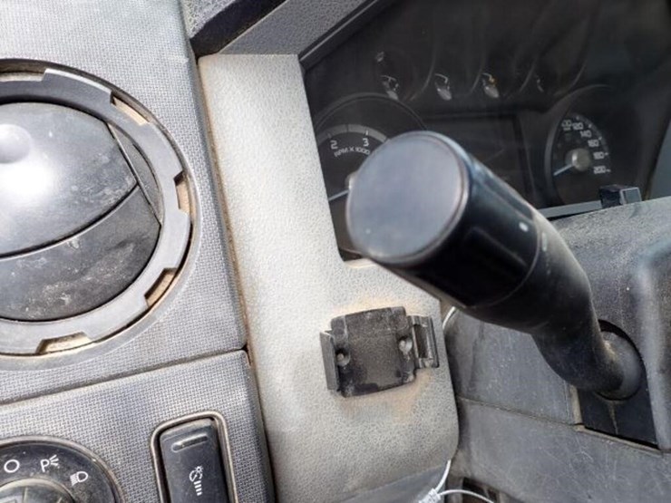 2012-ford-f550-xl-image-21