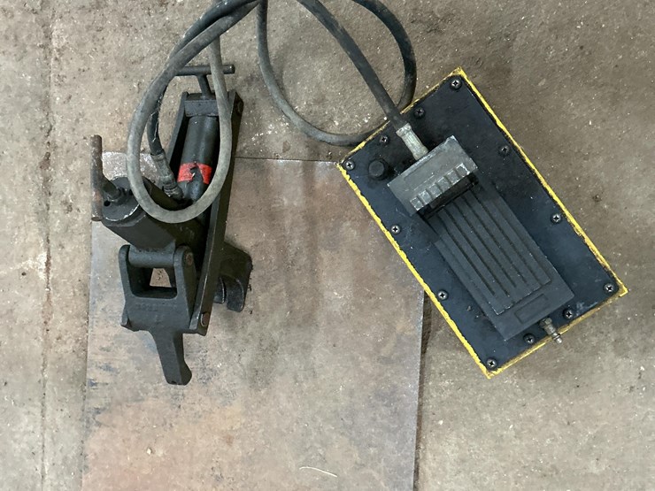 esco-tire-bead-breaker-image-12