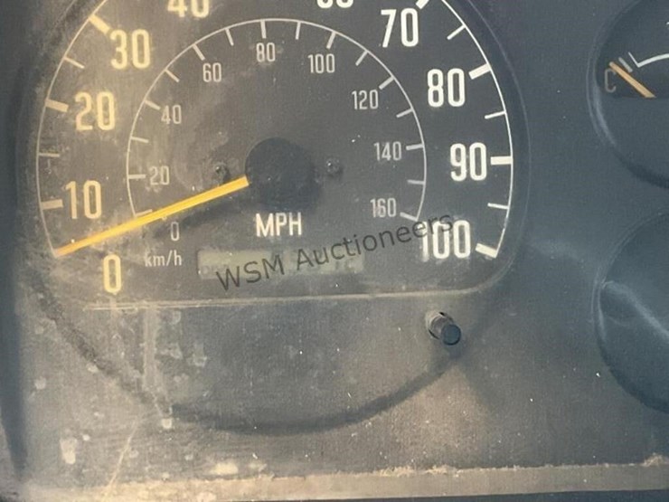 2006-isuzu-npr-image-19